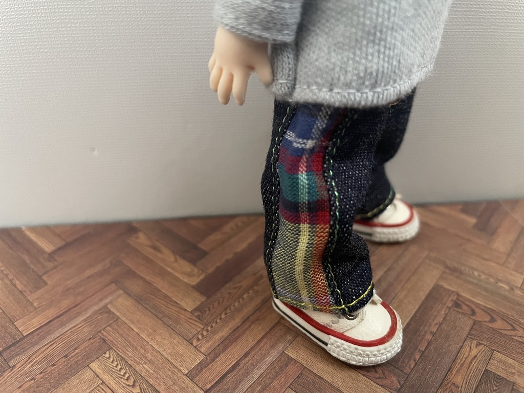 サイドがかわいいダボっとジーンズ