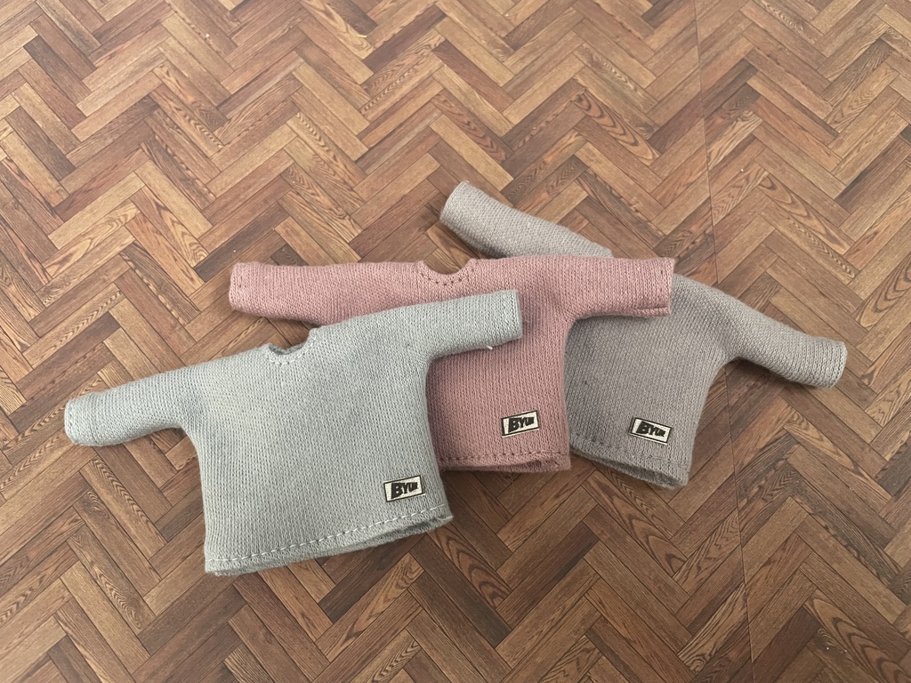 ただただシンプルなくすみカラーのロンT