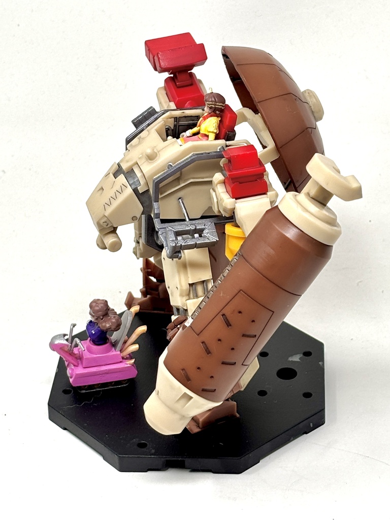 1/35 ポン子のパワードスーツvsヤチヨタンク