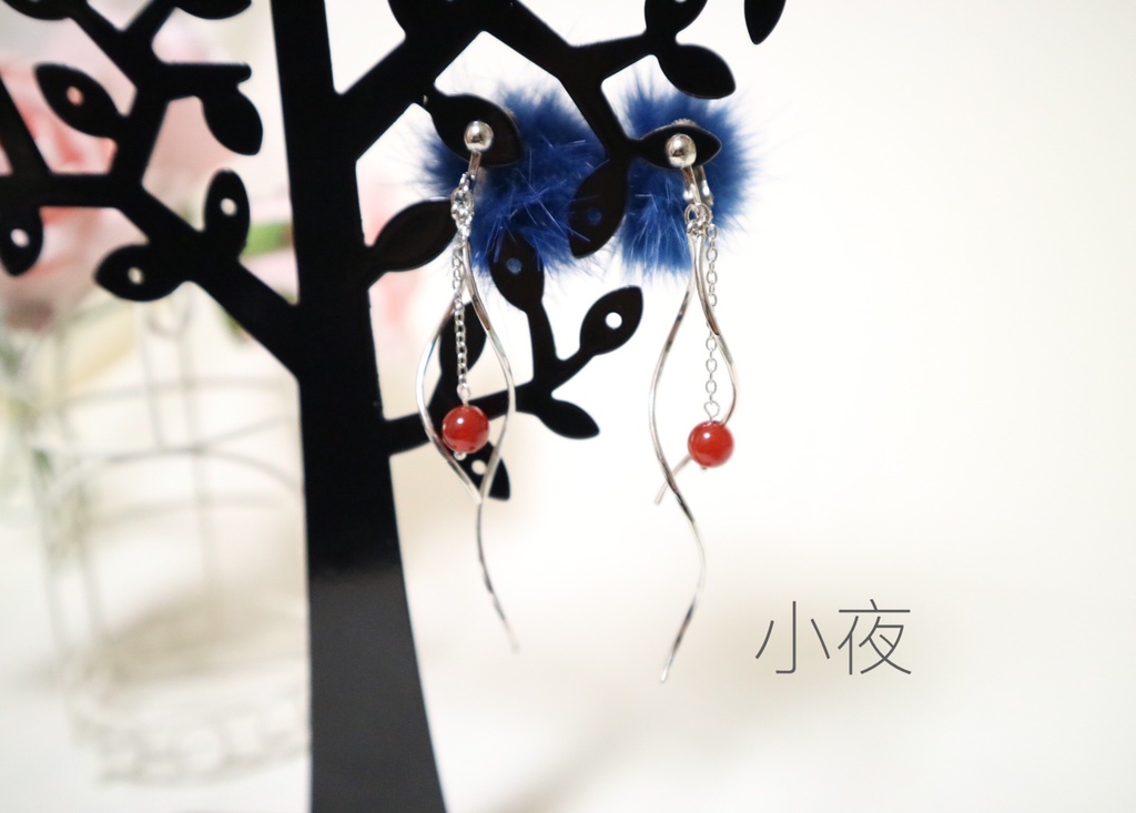 ファー付きイヤリング①