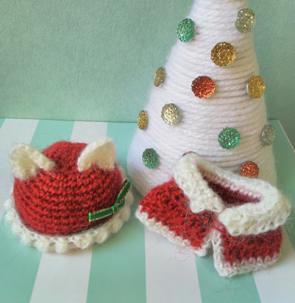 サンタ風猫耳帽子とポンチョセット(猫耳白