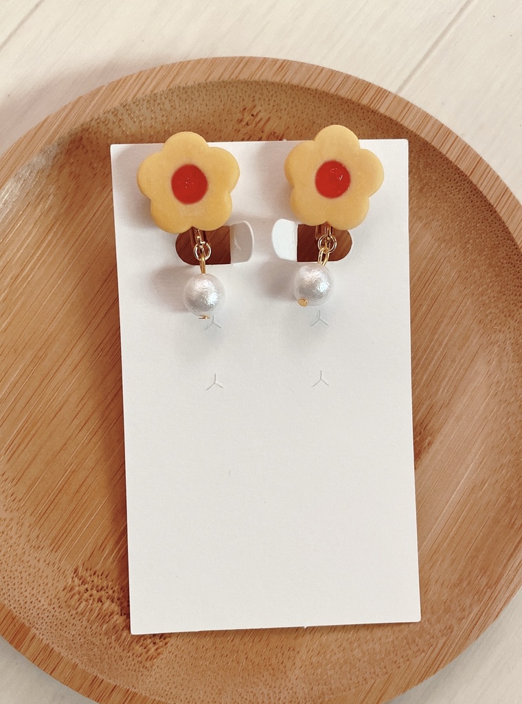 お花クッキーのイヤリング