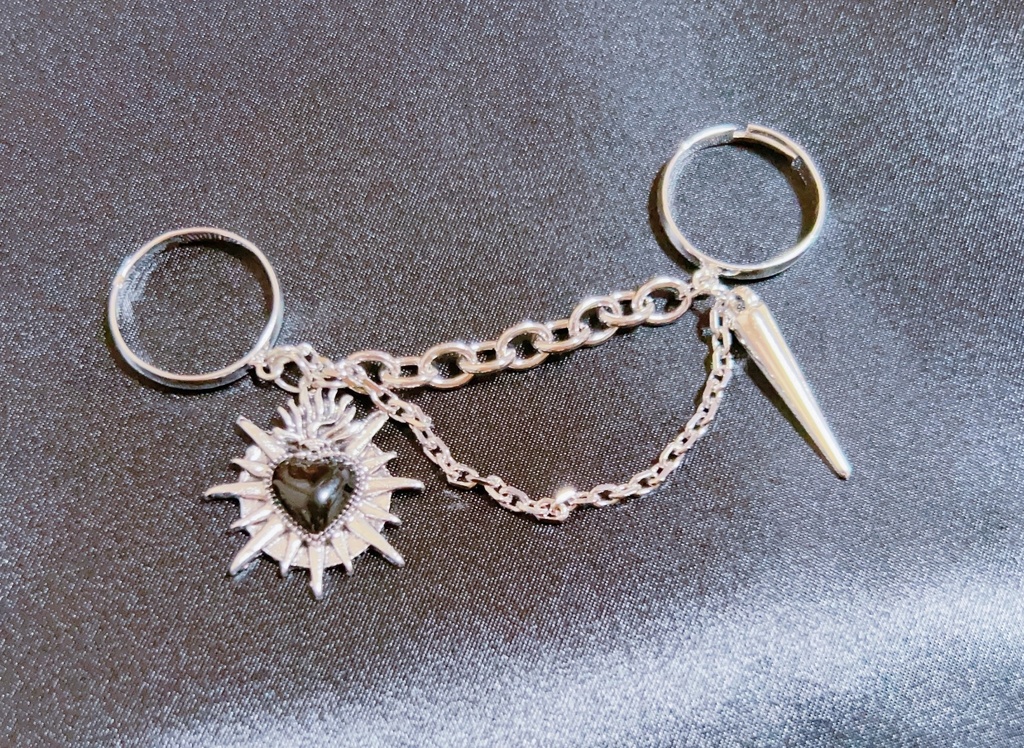 トゲトゲハートのチェーンリング