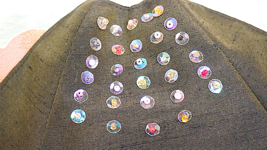 ウルトラマン用マント「紬」〜ビーズ刺繍と共に〜