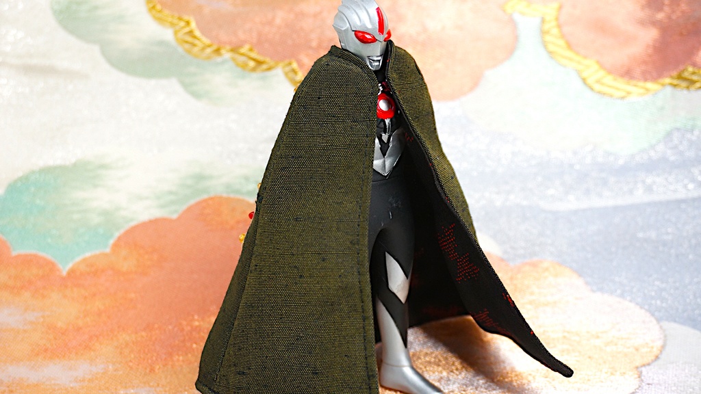 ウルトラマン用マント「紬」〜ビーズ刺繍と共に〜