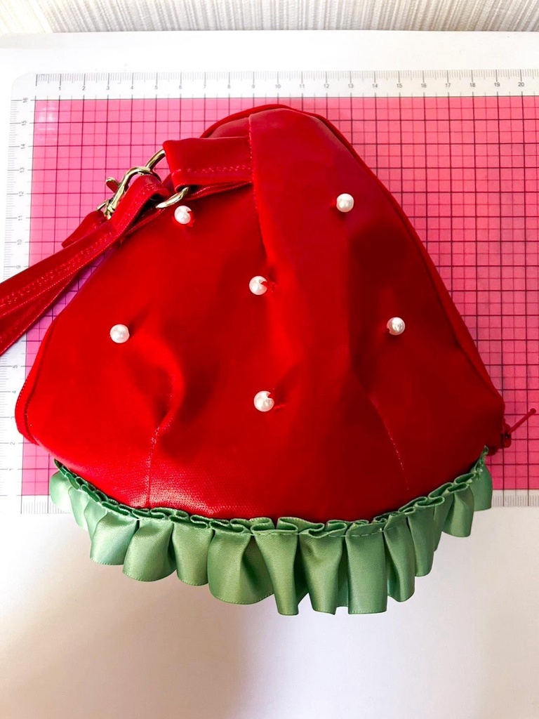 いちごの小人ぬいポーチ(訳あり)