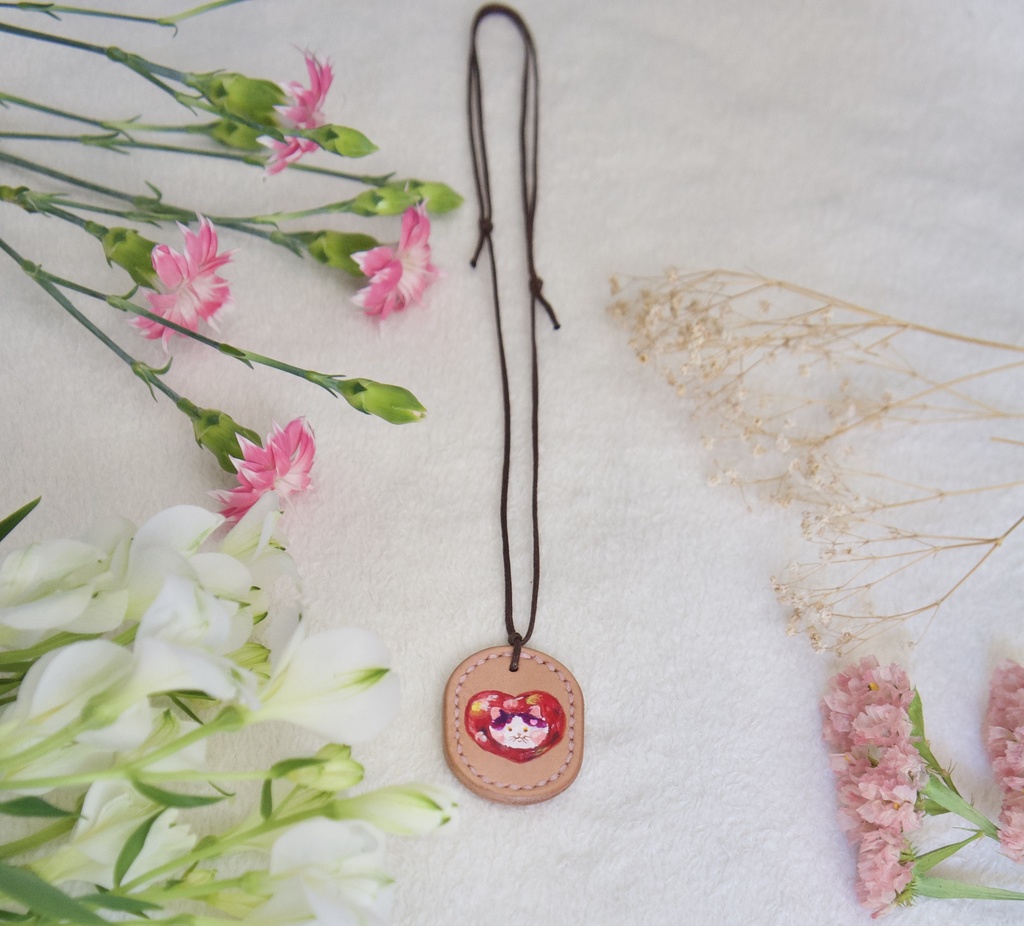 手描きレザーペンダント