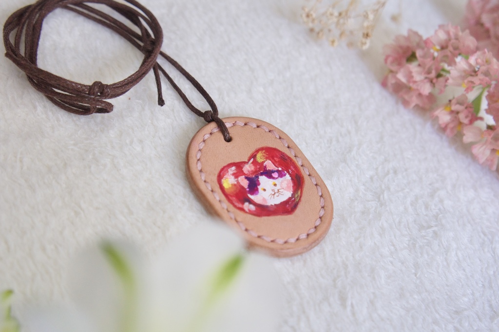 手描きレザーペンダント