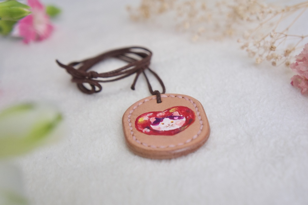 手描きレザーペンダント