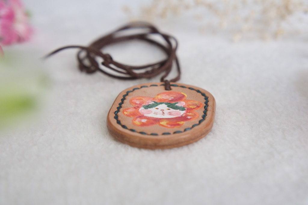 手描きレザーペンダント