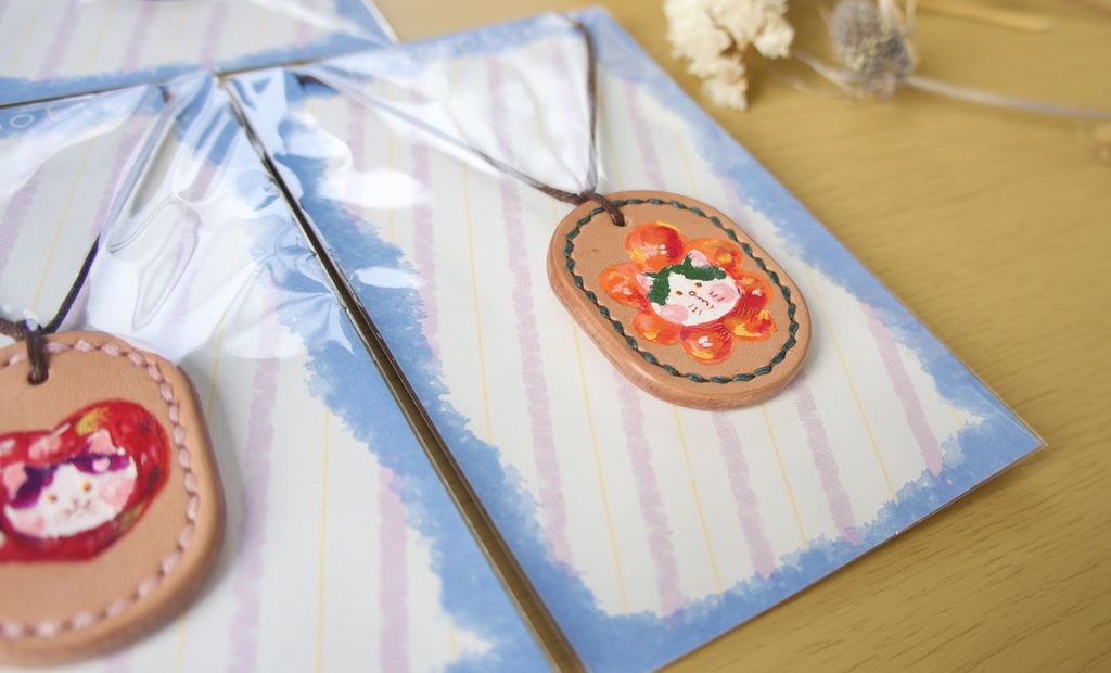 手描きレザーペンダント