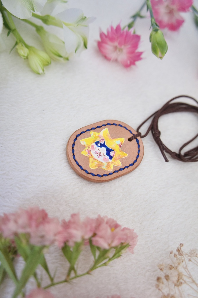 手描きレザーペンダント