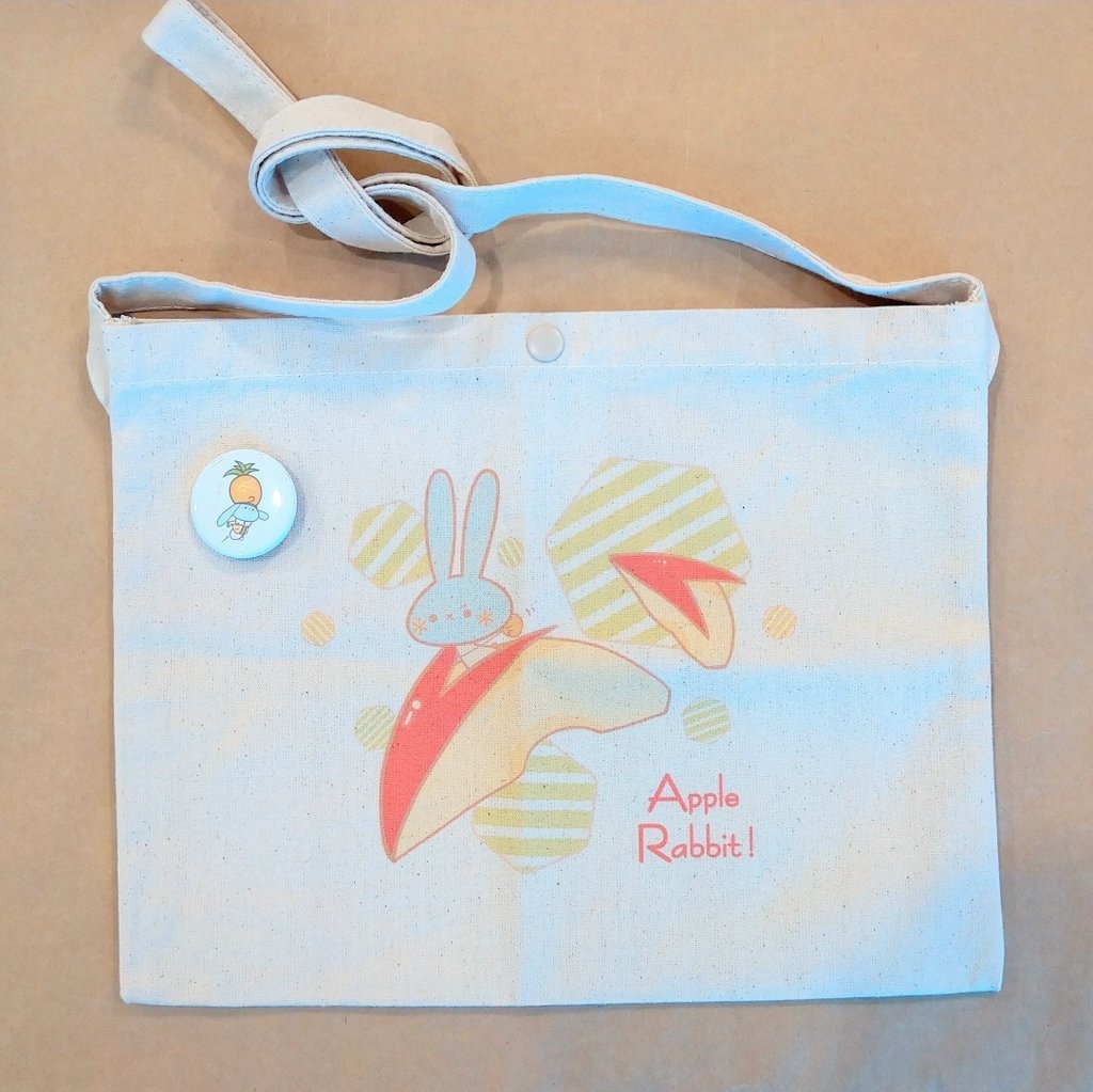 りんごのうさぎとみずいろしいたけのサコッシュ