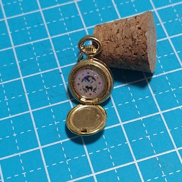 ミニチュア懐中時計(蓋付き)