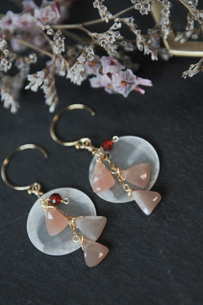 【亀甲貞宗イメージ】月長石のピアス【とうらぶ】