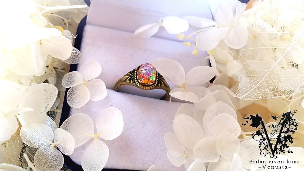 *鮮やかなファイアーオパールの金古美リング-Vintage-*