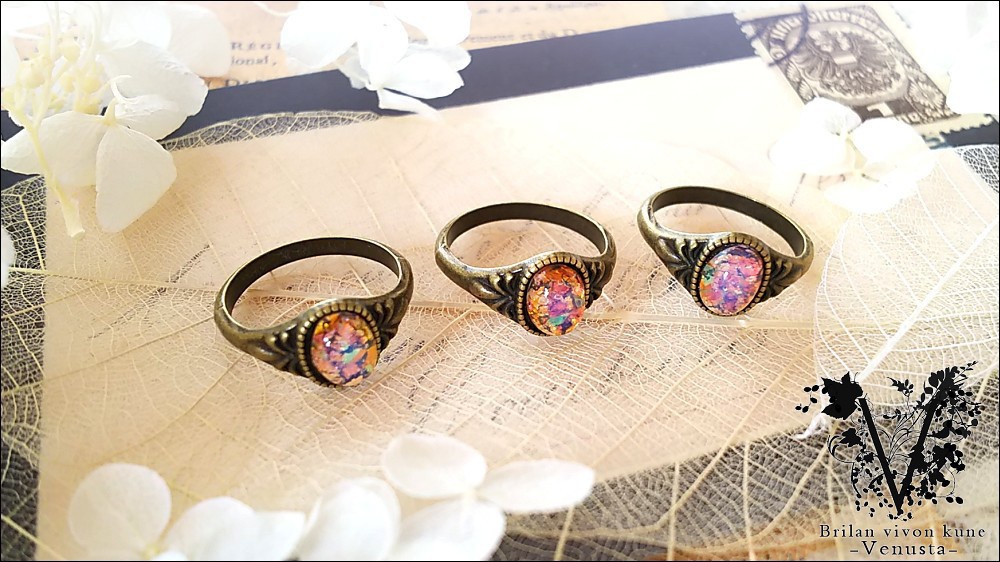 *鮮やかなファイアーオパールの金古美リング-Vintage-*