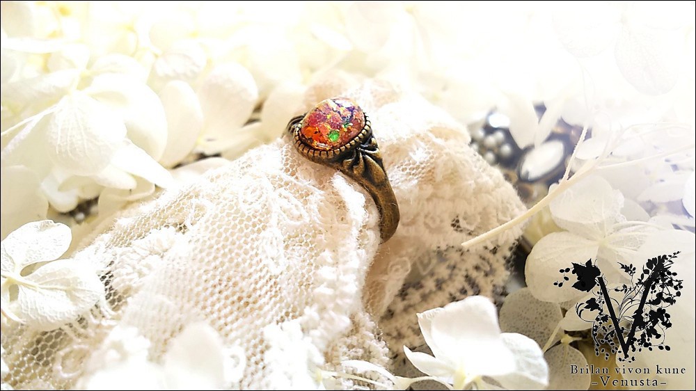 *鮮やかなファイアーオパールの金古美リング-Vintage-*