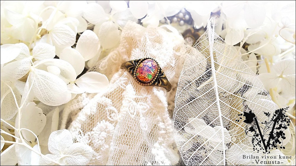 *鮮やかなファイアーオパールの金古美リング-Vintage-*