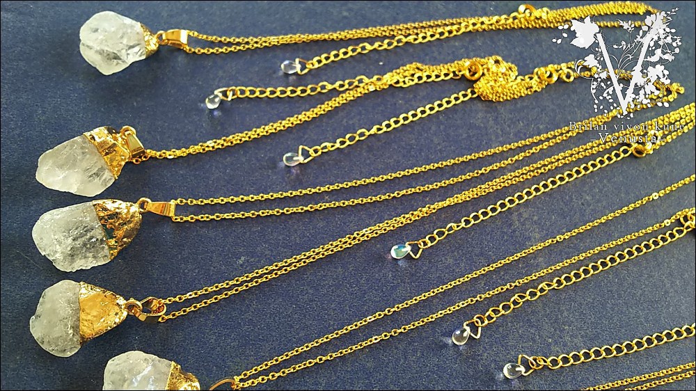 *ひんやり天然石チャームのネックレス*