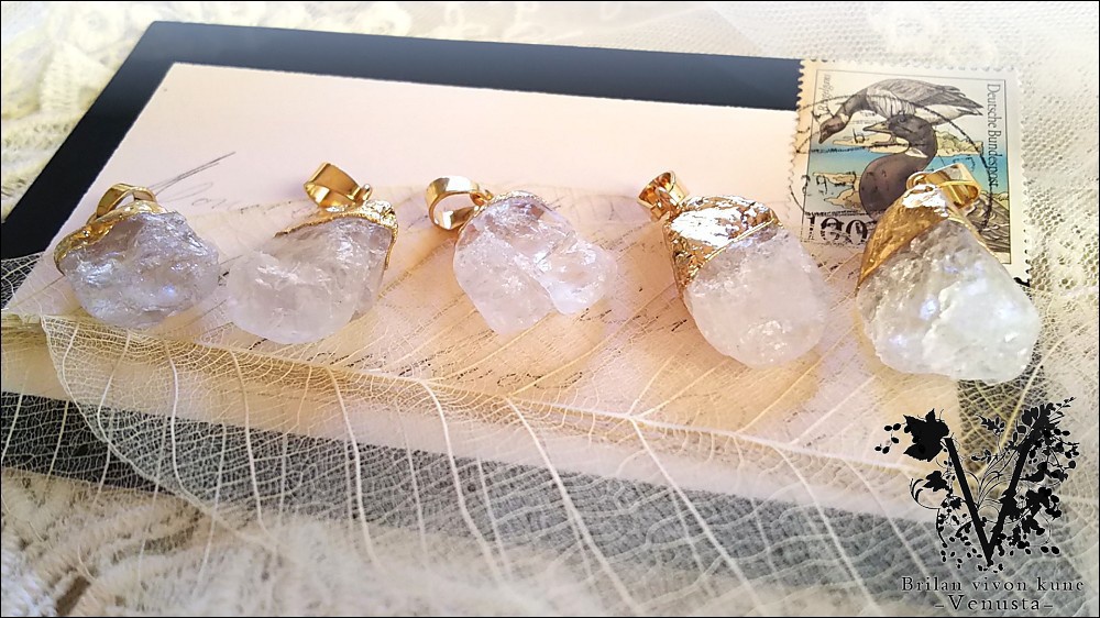 *ひんやり天然石チャームのネックレス*