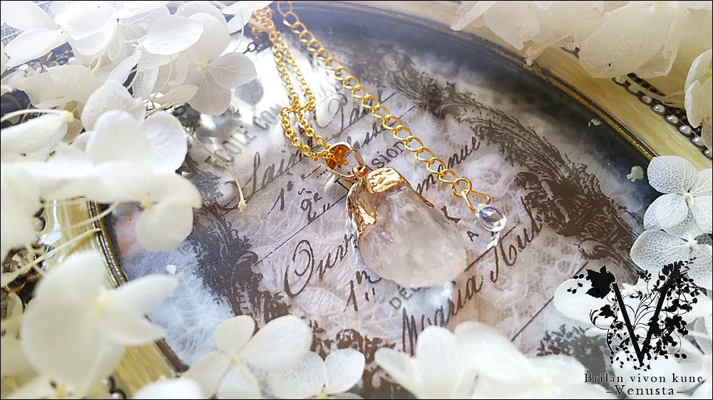 *ひんやり天然石チャームのネックレス*