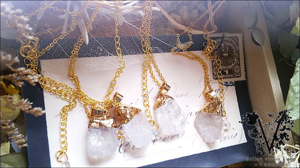 *ひんやり天然石チャームのネックレス*