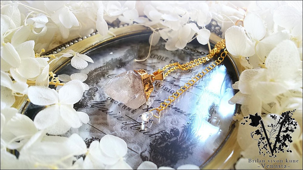 *ひんやり天然石チャームのネックレス*