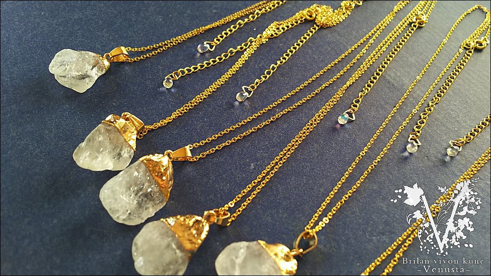 *ひんやり天然石チャームのネックレス*