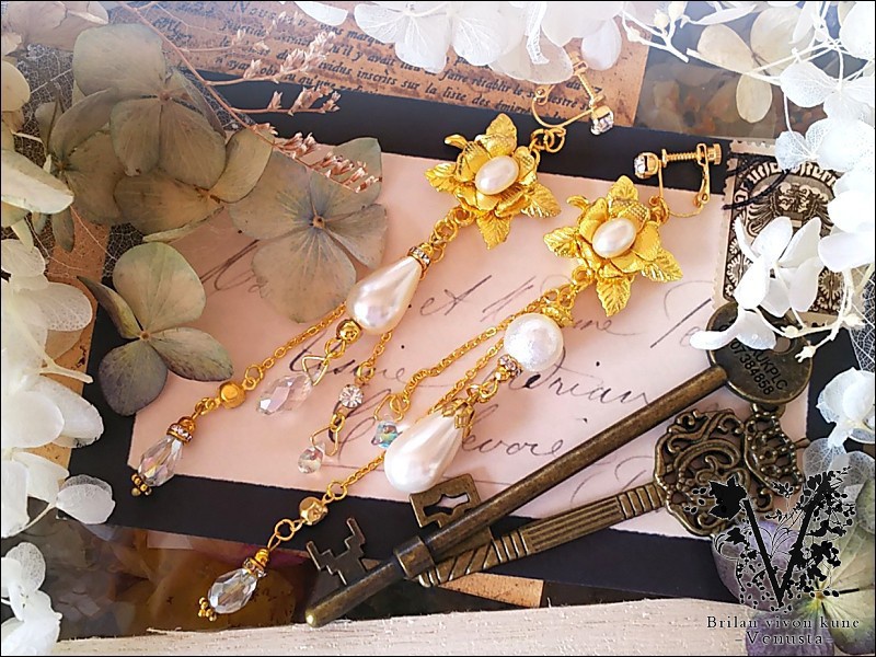 *淡いパールのアシンメトリーイヤリング-Vintage-*