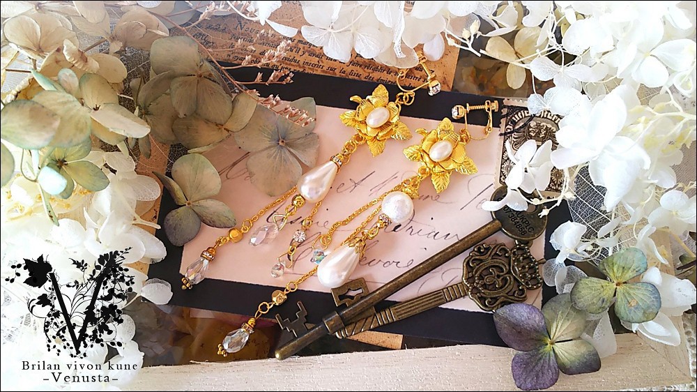 *淡いパールのアシンメトリーイヤリング-Vintage-*