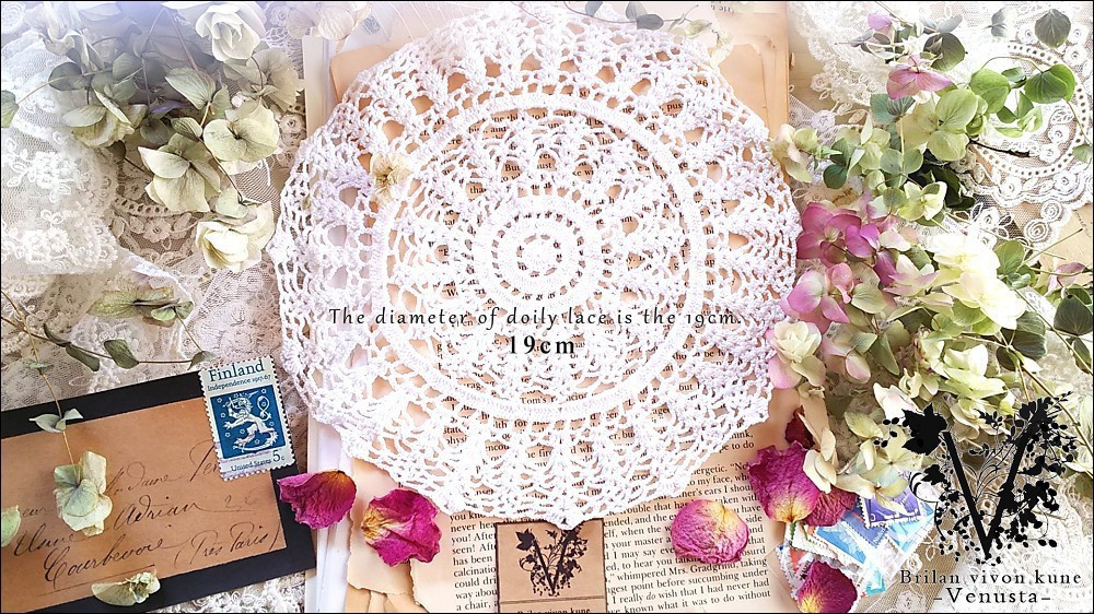 *レースドイリーと洋書のプチセットⅡ*