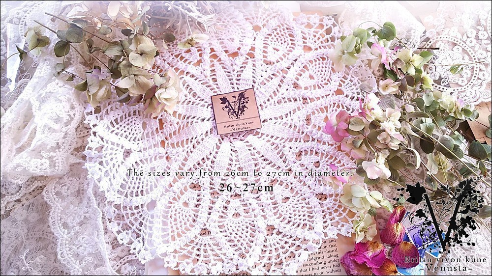 *レースドイリーと洋書のプチセットⅠ*