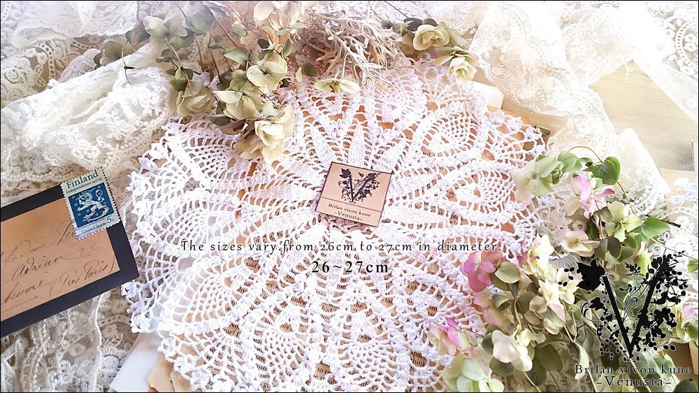 *レースドイリーと洋書のプチセットⅠ*