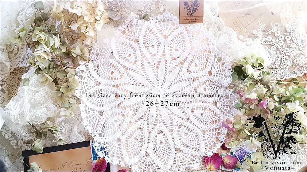 *レースドイリーと洋書のプチセットⅠ*