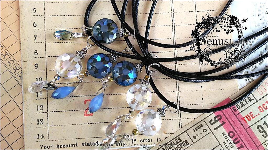 深海とクリスタルの硝子ネックレス