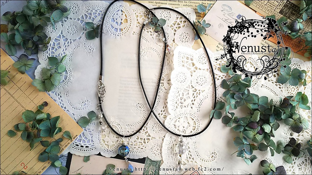 深海とクリスタルの硝子ネックレス