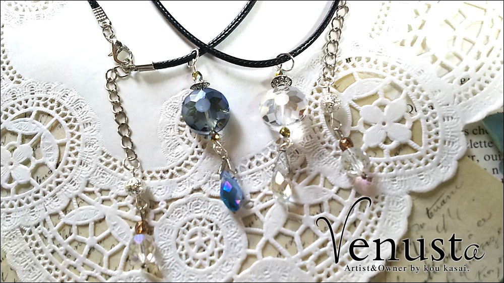 深海とクリスタルの硝子ネックレス