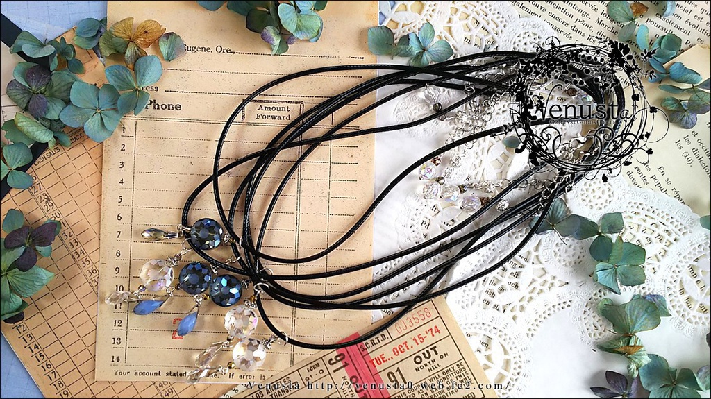 深海とクリスタルの硝子ネックレス