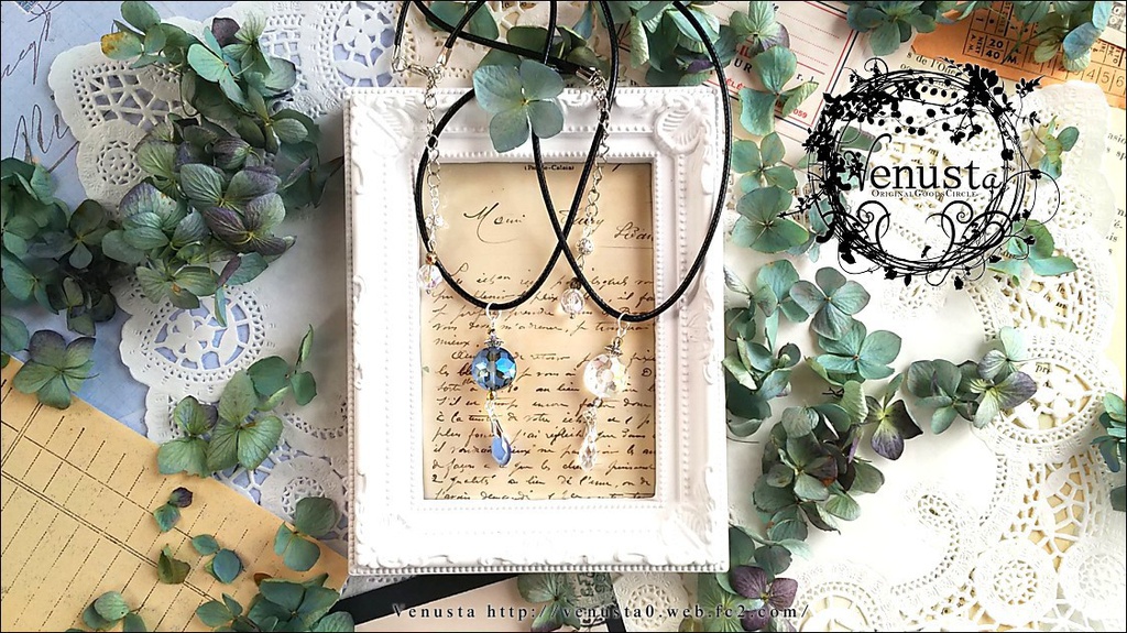 深海とクリスタルの硝子ネックレス