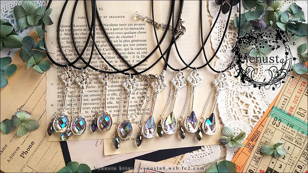 煌めく宝石と雫をひと掬いして~ネックレス~