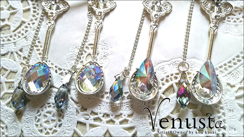 煌めく宝石と雫をひと掬いして~ネックレス~