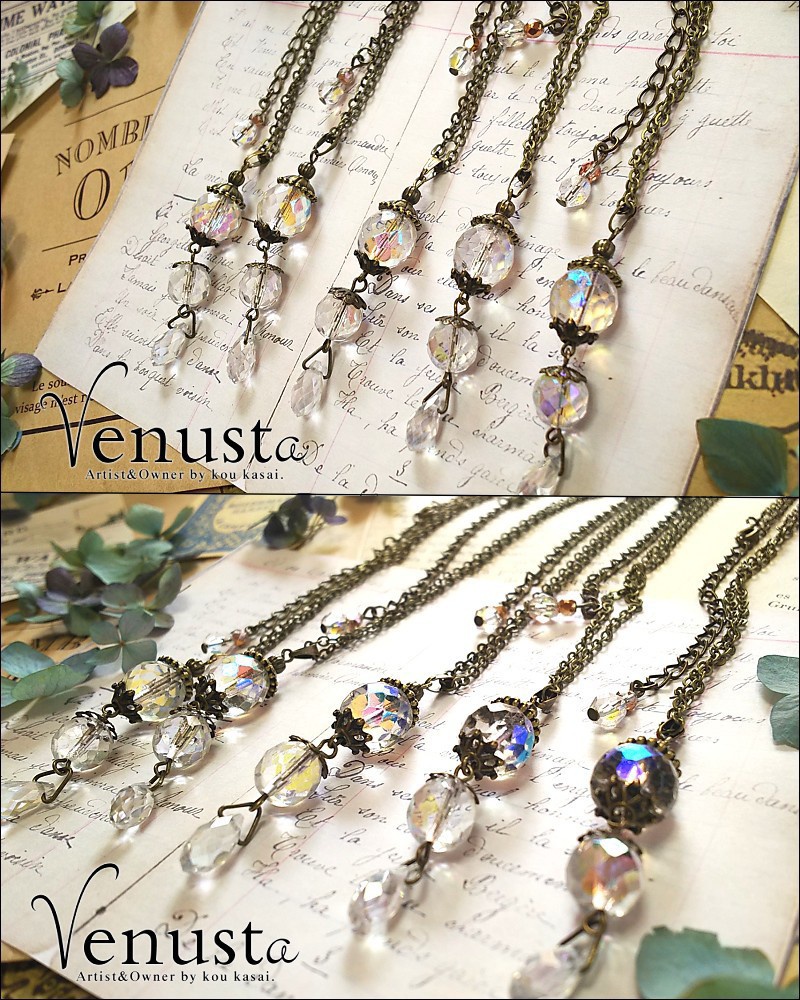 魔法街の虹色外灯ネックレス