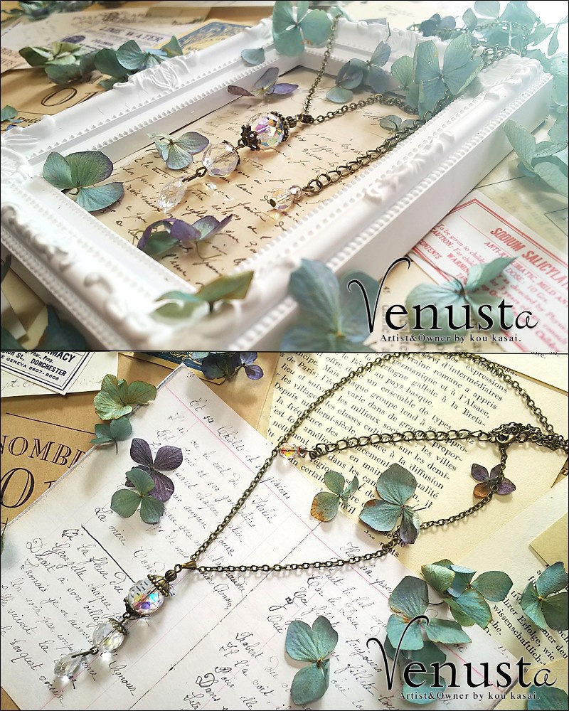 魔法街の虹色外灯ネックレス