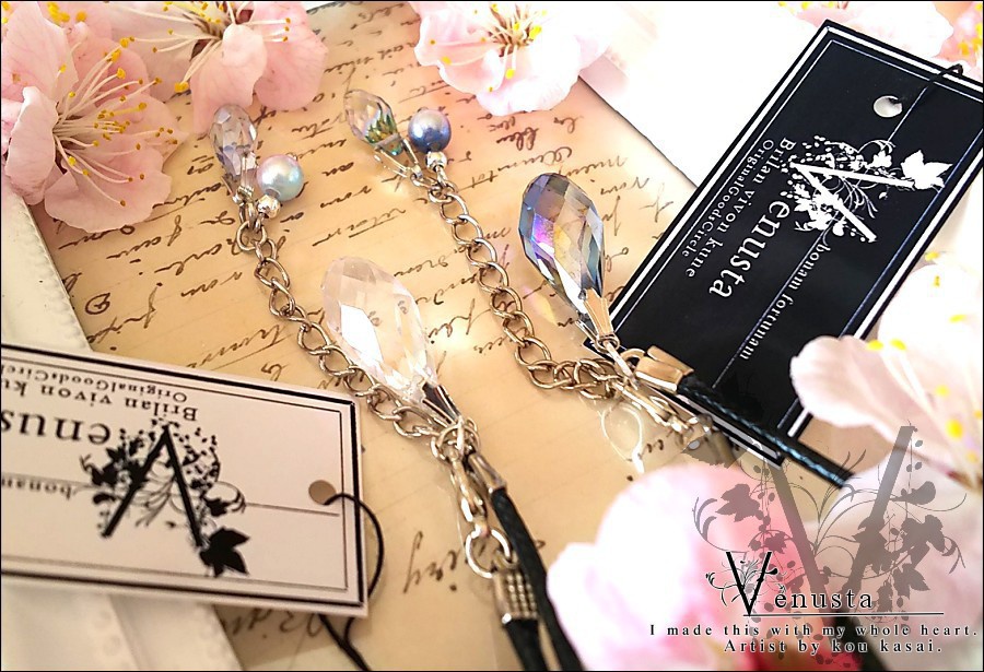 煌めく大粒の雫のシンプルネックレス