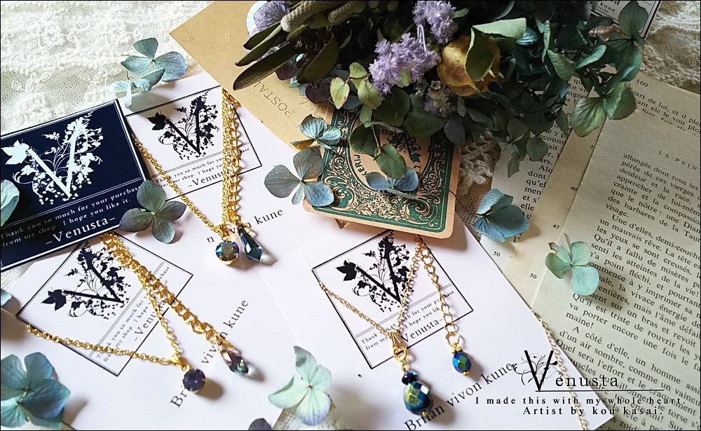 紫陽花のミニブーケとアクセサリー3点、洋書のギフトセット