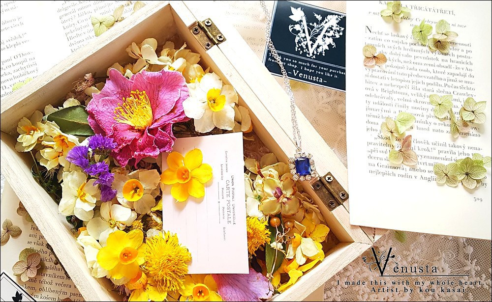 夜に零れる優雅な青-ロマンティックな華箱に隠して-