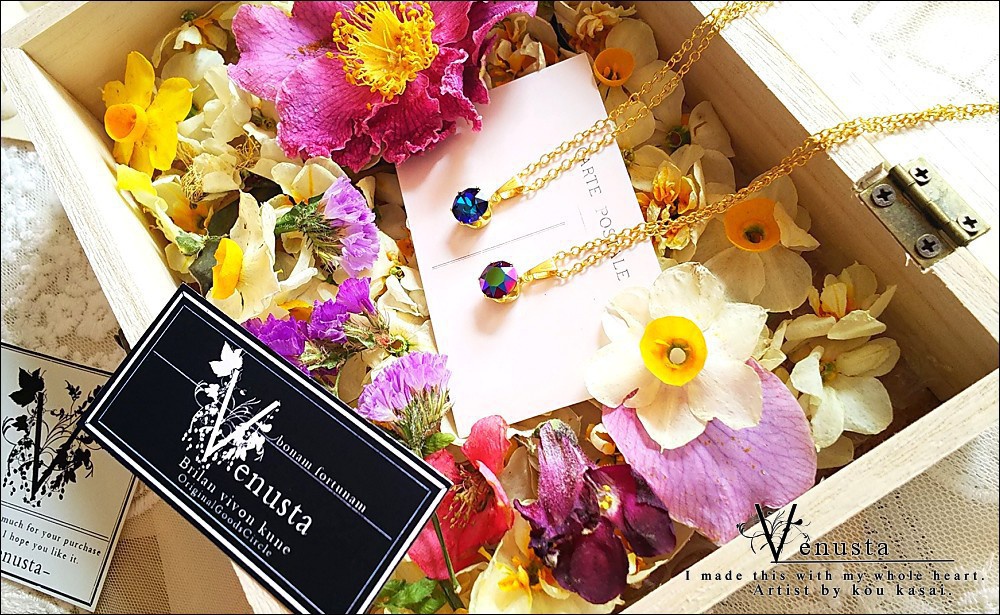 煌めく宝石と花々-ロマンティックな華箱の贈り物-