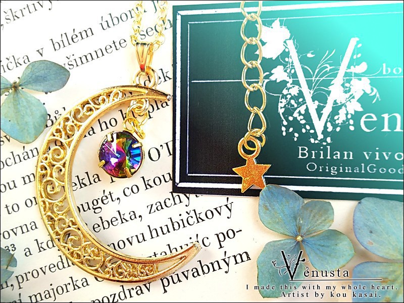 *ヴィンテージ、煌めく三日月と虹光のネックレス*