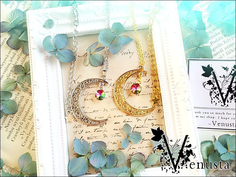 *ヴィンテージ、煌めく三日月と虹光のネックレス*